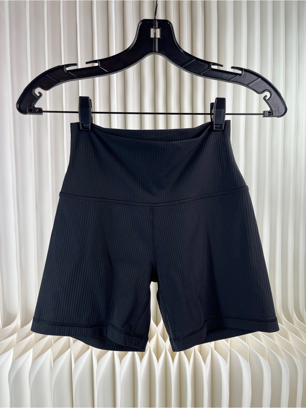 ARITZIA Golden Cheeky Infinite Hi-Rise 5" Short